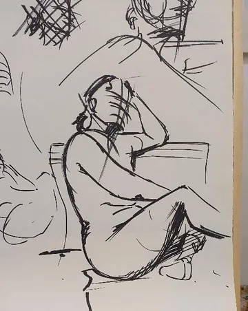 Kohleskizze einer sitzenden Person auf Papier.